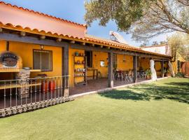 Casa Rural Navalonguilla con piscina, hotel perto de Estação El Martajal, Santa Olalla del Cala