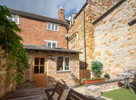 Cotswolds period townhouse near Stratford-upon-Avon, central location short walk to pubs, restaurants and shops, vacation home in Shipston-on-Stour