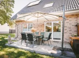 Modernes Neubau-Haus Lübeck - Garten, Terrasse, Parkplatz