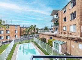 Thurlow Lodge, 7,6 Thurlow Avenue - Beautifully styled unit with WiFi, views and a pool، فندق في خليج نيلسون