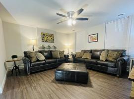 Better than a Hotel and walk to breakfast!, apartment in Saint Louis