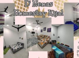 D'Nenas Homestay Kijal, отель с парковкой в городе Киджал