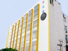 Bloom Hotel - Gachibowli, hotel di Hyderabad