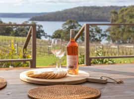 Norfolk Bay Retreat - views over the sea and vines, villa 