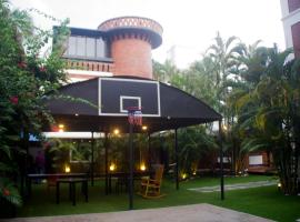 BRICK CASTLE, hotel cerca de Localidad de artistas Cholamandal, Chennai