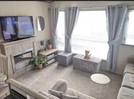 Immaculate 3-Bed caravan in Porthcawl