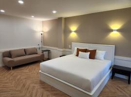 HOMMORY RESIDENCE - Chalong West, Ferienwohnung mit Hotelservice in Ban Klang