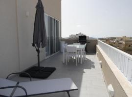 Blue Sky Apartments, cheap hotel in Mġarr