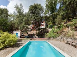 Casa en Montseny con piscina, cabana o cottage a Sant Pere de Vilamajor