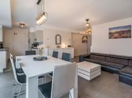 Gelijkvloers app mét ruim terras op 1 min van zee