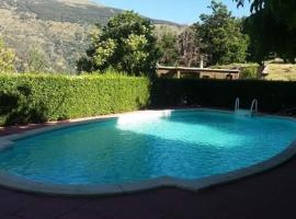 Los Castaños, Vivienda Rural, Capileira, hotel amb piscina a Capileira