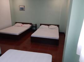 Angel and Marie's Basic ACroom for 3-6 pax: San Juan şehrinde bir otel