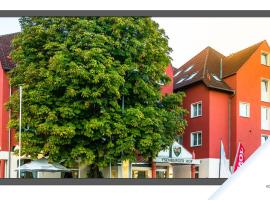 Konferenzhotel Ysenburger Hof: Langenselbold şehrinde bir otoparklı otel