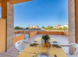 Apartment with Terrace & Parking near the Sea