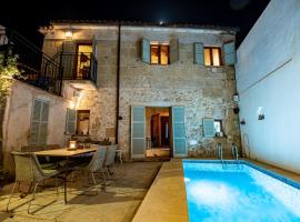 Albuqassim a modern townhouse in Pollensa, with heated pool、ポリェンサのヴィラ