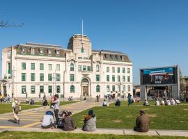 Equitable Hotel, hotel u gradu 'Woolwich'