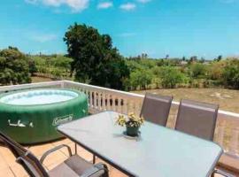 Playa y Campo Getaway Apartment, with Hot Tub, hotel in Isabela