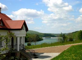 Kotedža Noclegi Nad Jeziorem Myczkowieckim pilsētā Solina