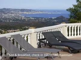 Chambre d'Hôtes avec kitchenette Vue Mer et montagnes L'Estérel Panoramique