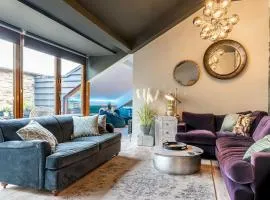 Style & opulence in Georgian chapel w Parking