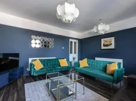 Boutique family apartment in celebrity village.
