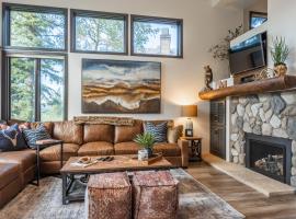 Great Views Fully Renovated Luxury 4 Bedroom 3 Full Bathrooms and Half Bath Snowcreek 732 Phase V, hotel golf di Mammoth Lakes