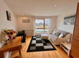 Lovely City Centre 1 bed apartment، فندق في Beeston Hill