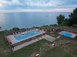 Lake Bluff Inn and Suites, hotel in South Haven