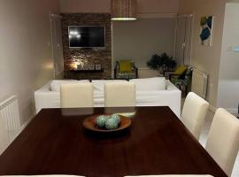 Casa cálida súper confortable hasta 7 personas, hotel perto de La Hoya, Esquel