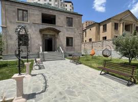 Yerevan Villa with all modern conveniences, hotel in Yerevan