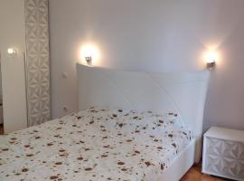 Lovely condo next to salt room, bus station, hotel berdekatan Univerzuted Sv.Kiril i Metodij, Skopje