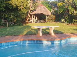 23 Ambleside Holiday Retreat by the sea, bed and breakfast en Port Shepstone