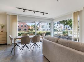 Ruim appartement 1min van strand met privé parking, hotell sihtkohas Koksijde
