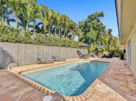 Beautiful 4 Bedrooms/Pool/Walk to beach, Strandhaus in Deerfield Beach