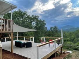 Mountain views, pets welcome-lake and river access, vacation home in Lake Lure