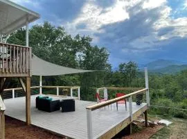 Mountain views, pets welcome-lake and river access