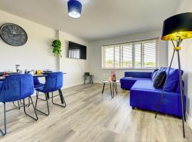 Spacious - PENTHOUSE 2 Bed Apartment with secure allocated parking, lavprishotell i Sheffield