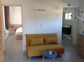 Agréable appartement au calme: Villeneuve şehrinde bir otel