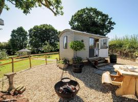 Orchard Retreat, holiday home in Crediton