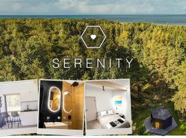 Serenity House & Sauna on the Coast of Baltic Sea, hotel com estacionamento em Lapmezciems