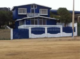 Frente al Mar entre Poetas, loma-asunto kohteessa El Tabo