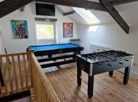 Snowdon House, 8 bedrooms, sleep 16, close to Blackrock Sand