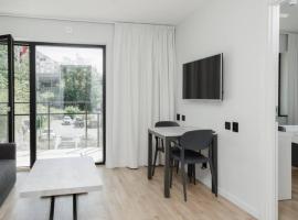 Comfy and well equipped Apartment w free parking, hotel v destinaci Lidingö