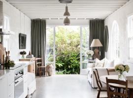 Henry’s on Balfour - Historic understated luxury, vacation home in Launceston