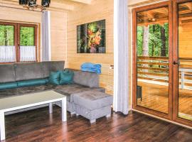 2 Bedroom Pet Friendly Home In Ostroda, khách sạn ở Ostróda