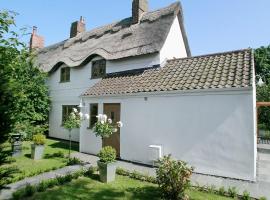 May Cottage, üdülőház Bactonban