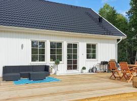 Holiday home NORRTÄLJE IX, cabaña en Norrtälje