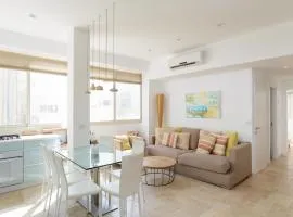 Adorable 2 bedrooms apt w Bomb Shelter next to the beach