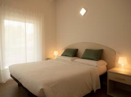 HOLIDAY APARTMENTS GIULIA - Green, Hotel in Pietramurata