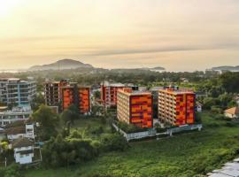 Naiharn Pearl Condo Hotel by VillaCarte, condo in Nai Harn Beach